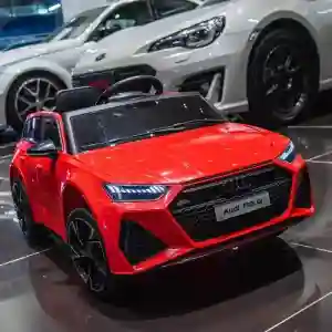 Audi RS6 - Licencirani auto na akumulator - Meke gume + kožno sedište - Crveni audi rs6 licencirani auto na akumulator crveni meke gume kožno sedište delfino
