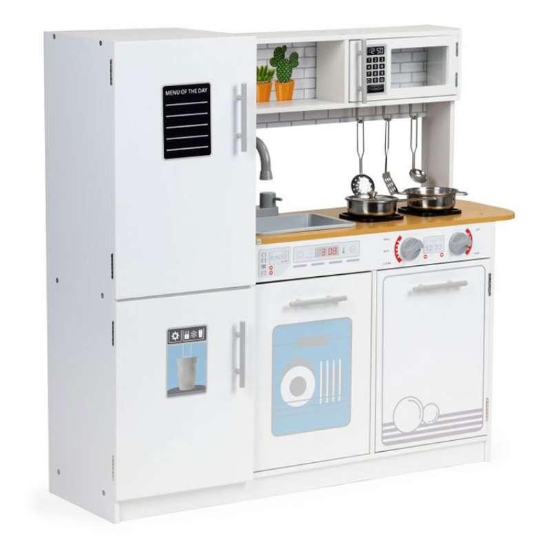 drvena dečija kuhinja sa svetlom i saksijama detalj