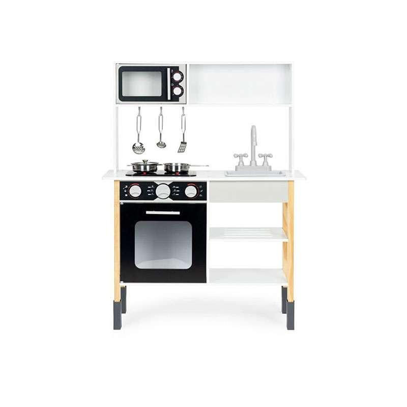 drvena kuhinja za igru sa posuđem i drvenim materijalom