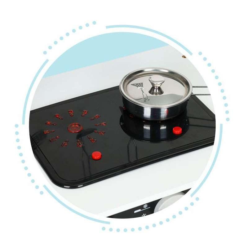 drvena kuhinja za igru sa posuđem i drvenim materijalom bliži prikaz