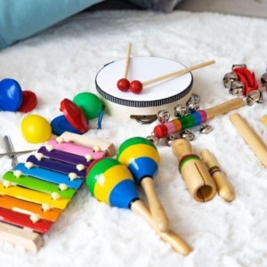 drveni muzički instrumenti za decu set od 10 komada sa rancem pogled sa strane