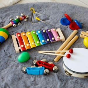 drveni muzički instrumenti za decu set od 10 komada sa rancem zadnja strana