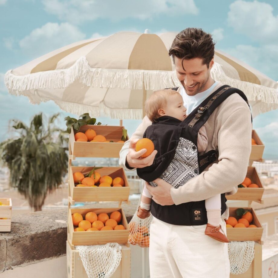 nosiljka HUGGY BIZUU lunar black za decu detalj