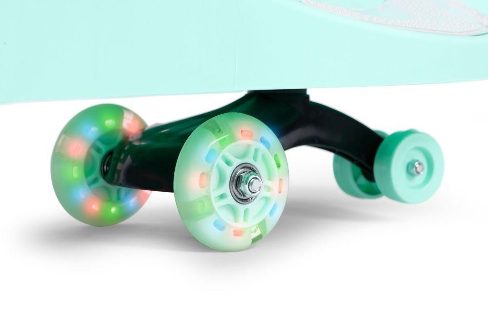 WIGGLE GURALICA ZA DECU LED TOČKOVI GREEN ECOTOYS wiggle guralica za decu sa led točkovima zelena boja tekstura materijala