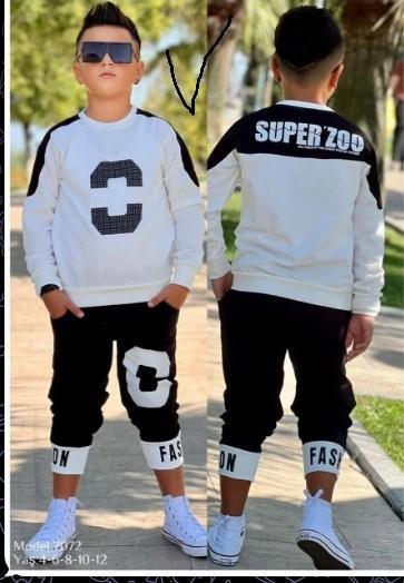 trenerka za dečake crna sa belim detaljima u sportskom stilu