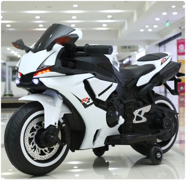 Dečiji motor na akumulator 149 beli električni motor za decu sa LED svetlima, zvučnim efektima i baterijom 12V