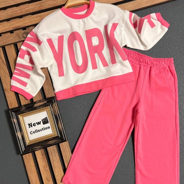 trenerka za devojčice new york city sa modernim printom i širim pantalonama roze