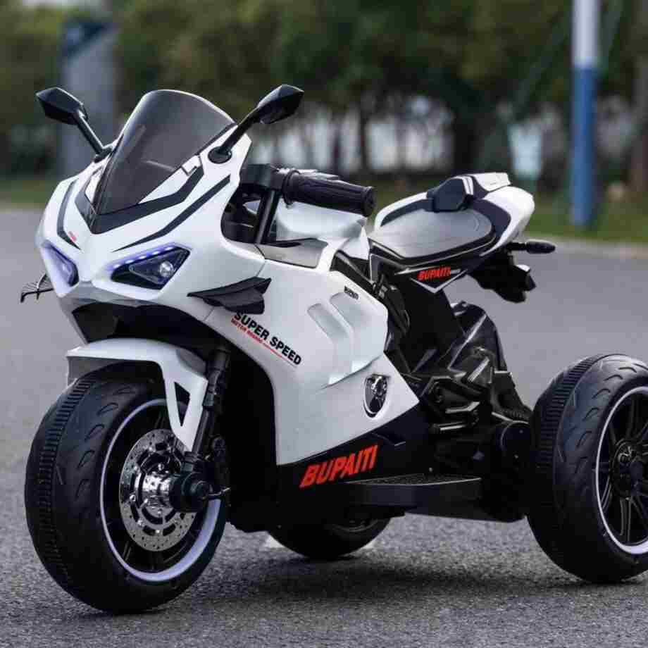 dečiji motor na akumulator beli sportski model sa pomoćnim točkićima