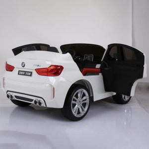 Dvosed BMW X6 M - Beli Auto na akumulator za decu Dvosed BMW X6 M - Beli Auto na akumulator za decu - Slika 1