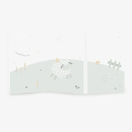 Kikkaboo sklopivi dušek 60x120x5 cm Sleepy Sheep sa penastim jezgrom i perivom navlakom pruža udobnu i praktičnu podlogu za spavanje bebe