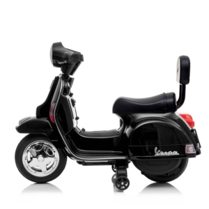 Crna dečija Vespa PX150 na akumulator – detalj