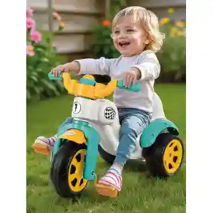Tricikl Super Bike Dolu omogućava sigurnu vožnju, razvoj motorike i aktivnu igru za decu kroz svakodnevno kretanje