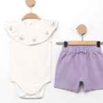 Komplet bodi-šorc za bebe 03-12 meseci pruža udobnost, nežan materijal i elegantan izgled za toplije dane