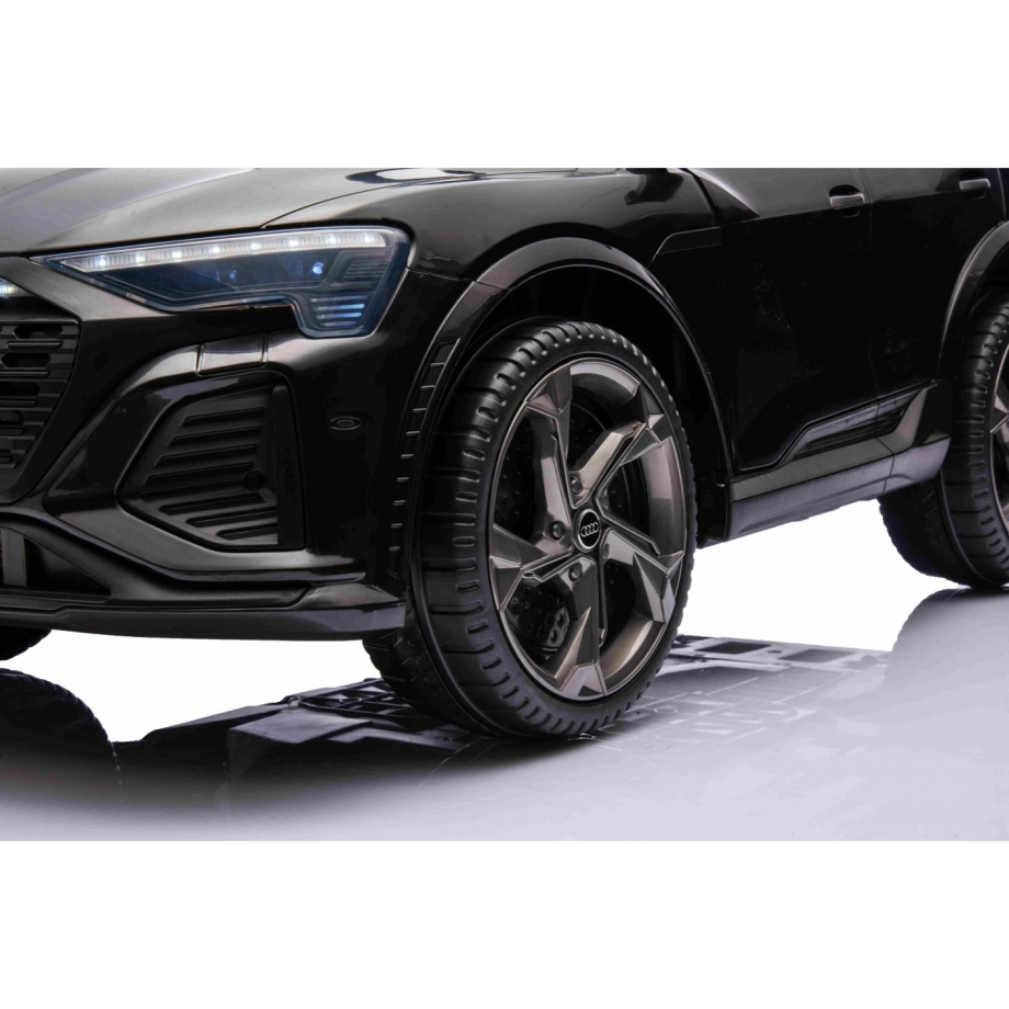 Dečiji Auto AUDI SQ8 Crni AUDI SQ8 Crni Detalj 1