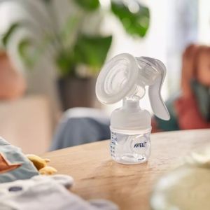 AVENT MANUELNA PUMPICA, SET ZA IZMAZANJE NATURAL (flasice, tufer, via solja sa adapterom) AVENT MANUELNA PUMPICA, SET ZA IZMAZANJE NATURAL (flasice, tufer, via solja sa adapterom) - Slika 4
