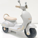 Vespa 6V bež-siva sa LED svetlima i muzikom