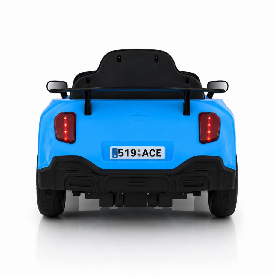 Ace One plavi automobil na akumulator sa sigurnosnim pojasom