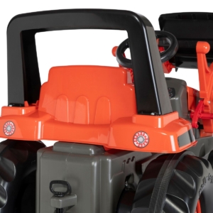 Traktor Junior Kubota sa prednjim utovarivačem Traktor Junior Kubota sa prednjim utovarivačem 4