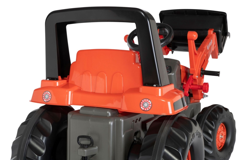 Traktor Junior Kubota sa prednjim utovarivačem Traktor Junior Kubota sa prednjim utovarivačem 4