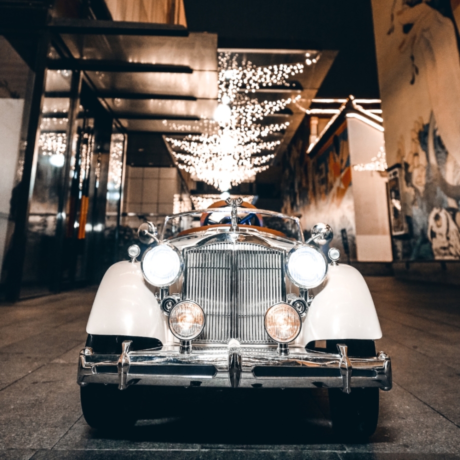 Auto na baterije Retro RR – 12V sa 4 motora i daljinskim upravljačem | Bež Auto na baterije Retro RR – 12V sa 4 motora i daljinskim upravljačem | Bež