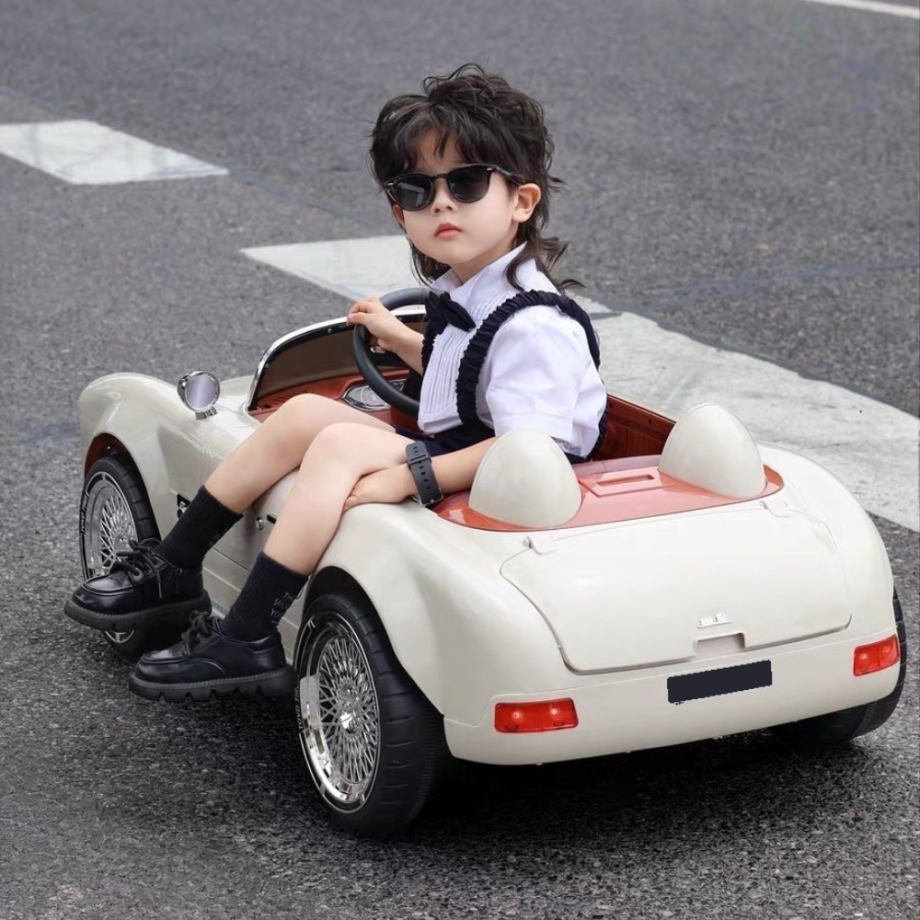 Auto na baterije Retro M – 12V sa daljinskim upravljačem | Bež Auto na baterije Retro M – 12V sa daljinskim upravljačem | Bež