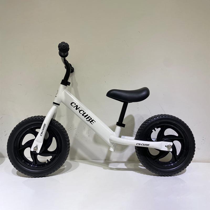 Balans bicikl model 1 – beli Beli balans bicikl za decu sa metalnim ramom