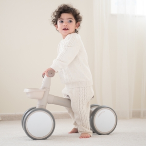 guralica zipi — dete na guralici, podesivo sedište i korpica
