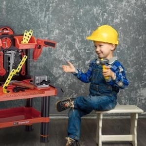VELIKA RADIONICA SA ALATOM SA DECU SUPERIOR ECOTOYS