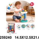 Providni valjak igračka sa šarenim figurama na tirkiznoj podlozi