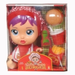 Lutka Funny Baby Burger G-07 u crvenoj kuvarskoj kapi sa hamburgerom i pomfritom